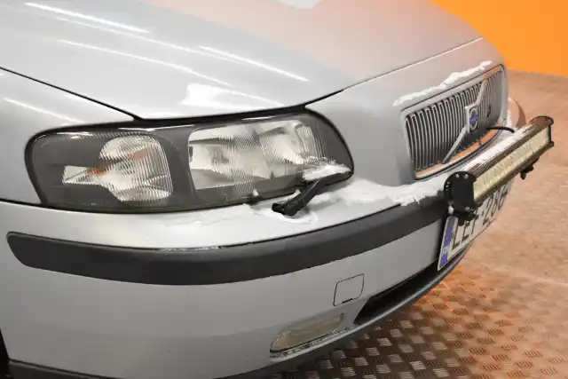 Sininen Farmari, Volvo V70 – LEF-286