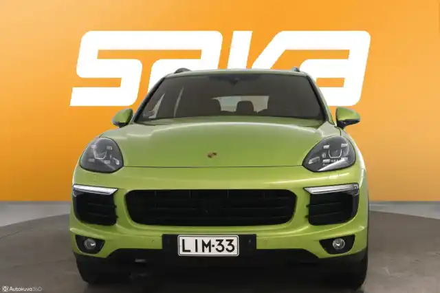 Vihreä Maastoauto, Porsche Cayenne – LIM-33