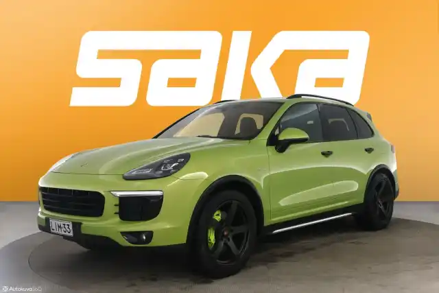 Vihreä Maastoauto, Porsche Cayenne – LIM-33