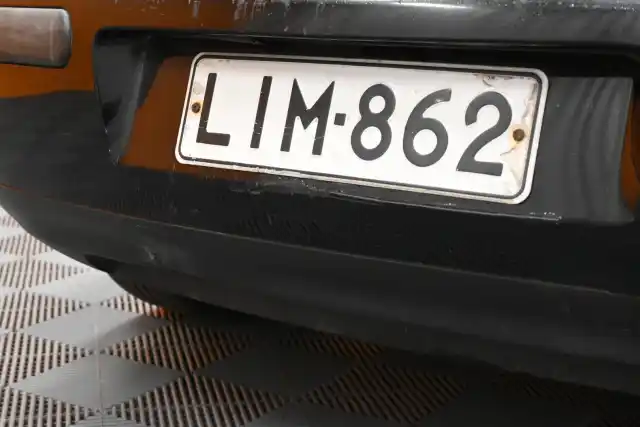 Musta Viistoperä, Volkswagen Golf – LIM-862