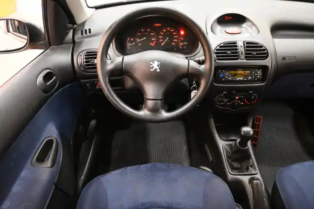 Harmaa Viistoperä, Peugeot 206 – LJF-259