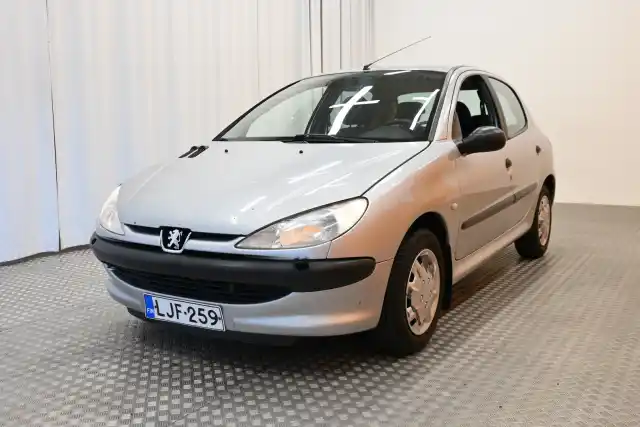 Harmaa Viistoperä, Peugeot 206 – LJF-259