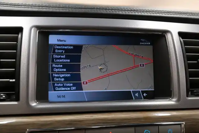 Harmaa Sedan, Jaguar XF – LJZ-991