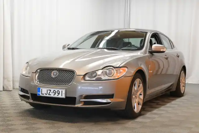 Harmaa Sedan, Jaguar XF – LJZ-991