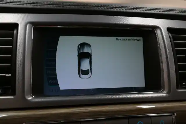 Harmaa Sedan, Jaguar XF – LJZ-991
