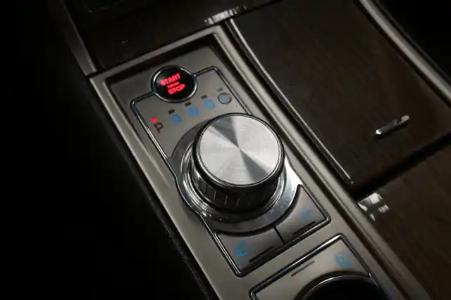 Harmaa Sedan, Jaguar XF – LJZ-991
