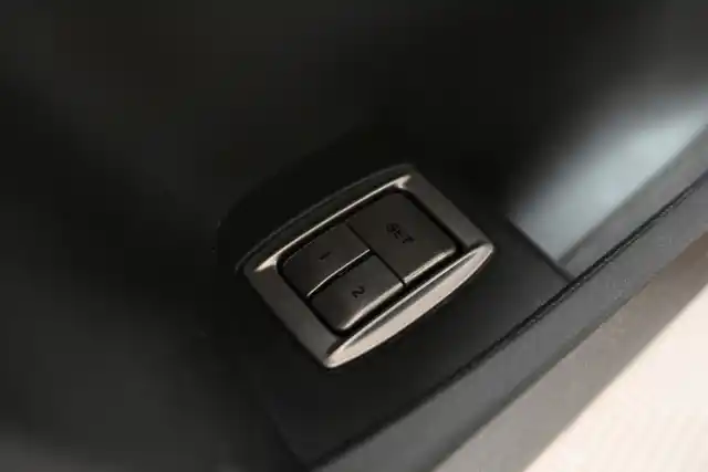Harmaa Sedan, Jaguar XF – LJZ-991