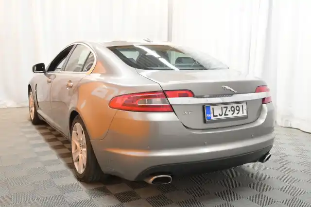 Harmaa Sedan, Jaguar XF – LJZ-991