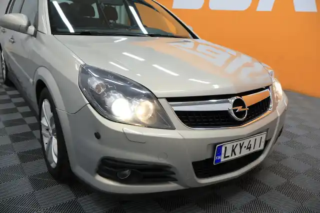 Ruskea (beige) Farmari, Opel Vectra – LKY-411