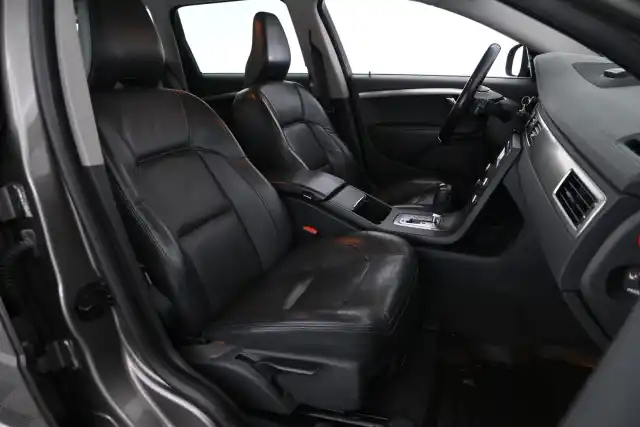 Harmaa Farmari, Volvo V70 – LLK-294