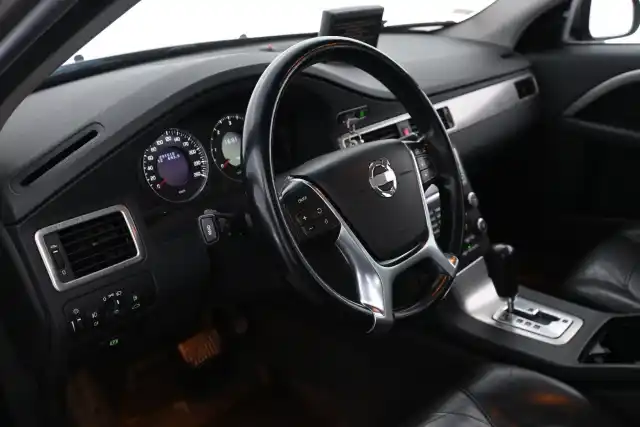 Harmaa Farmari, Volvo V70 – LLK-294
