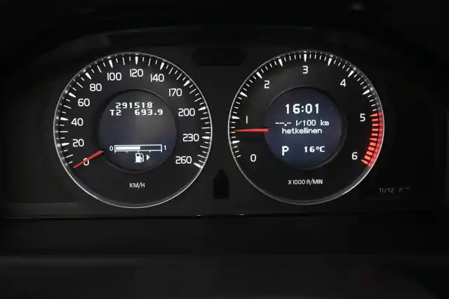 Harmaa Farmari, Volvo V70 – LLK-294