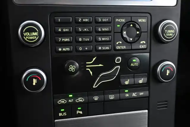 Harmaa Farmari, Volvo V70 – LLK-294