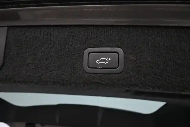 Harmaa Farmari, Volvo V70 – LLK-294