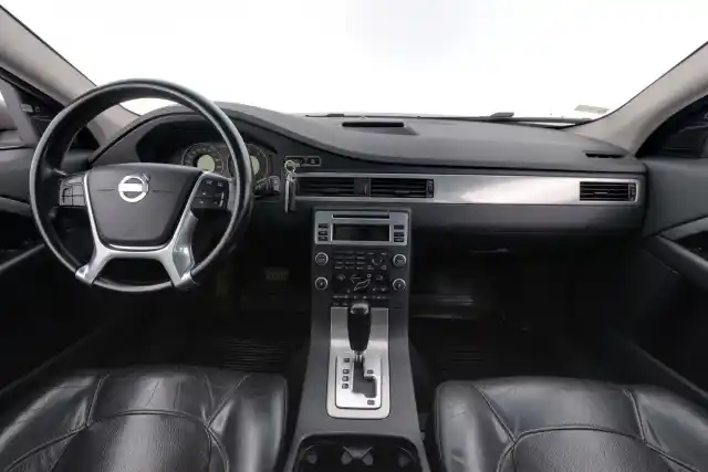 Harmaa Farmari, Volvo V70 – LLK-294