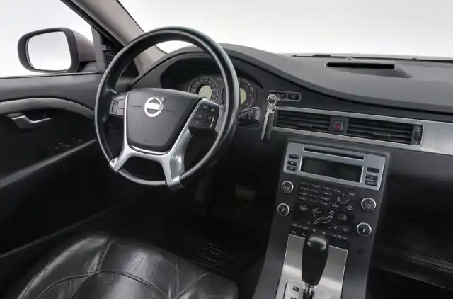 Harmaa Farmari, Volvo V70 – LLK-294