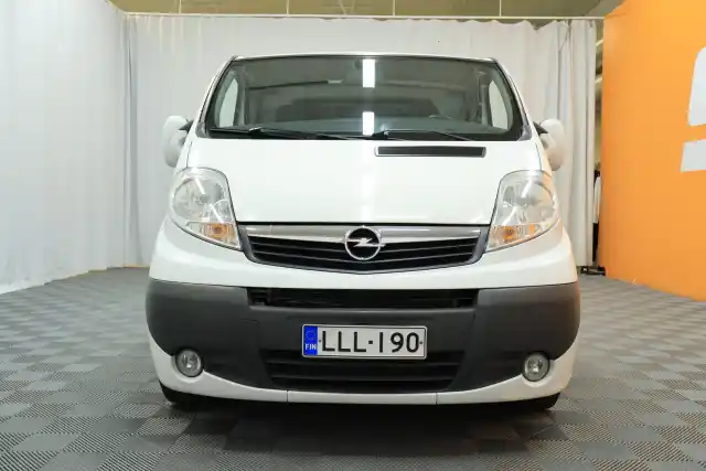 Valkoinen Pakettiauto, Opel Vivaro – LLL-190