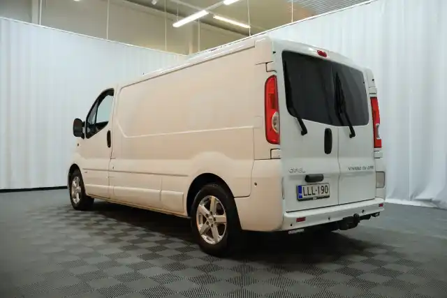 Valkoinen Pakettiauto, Opel Vivaro – LLL-190