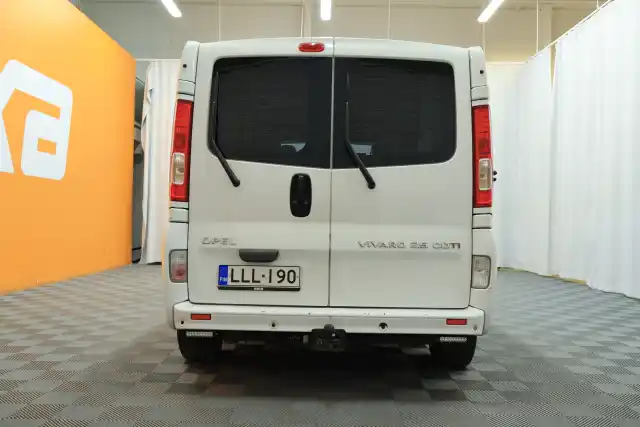 Valkoinen Pakettiauto, Opel Vivaro – LLL-190