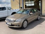 Ruskea Sedan, Mercedes-Benz C – LLM-446, kuva 1
