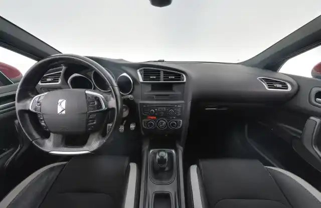 Punainen Viistoperä, Citroen DS4 – LLO-311