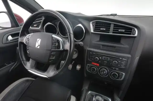 Punainen Viistoperä, Citroen DS4 – LLO-311