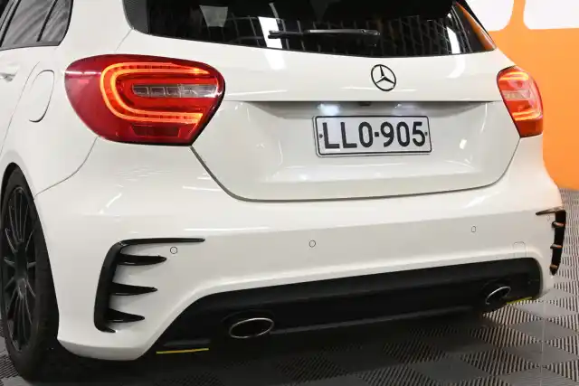 Valkoinen Viistoperä, Mercedes-Benz A – LLO-905