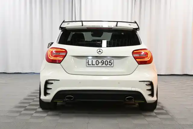 Valkoinen Viistoperä, Mercedes-Benz A – LLO-905