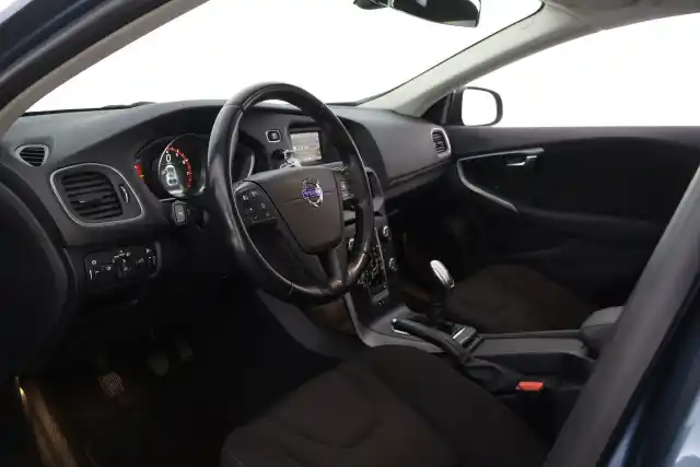 Sininen Viistoperä, Volvo V40 – LLO-984
