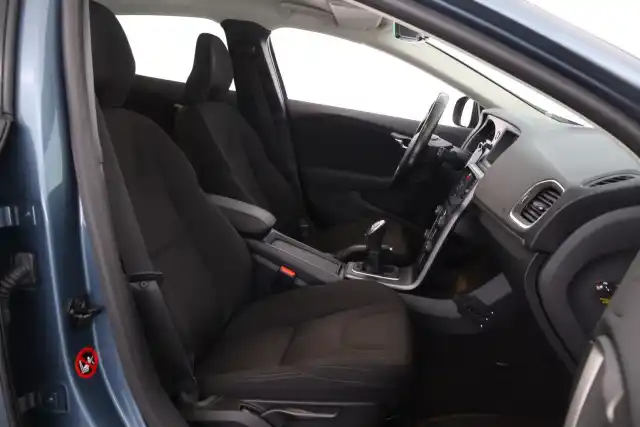 Sininen Viistoperä, Volvo V40 – LLO-984