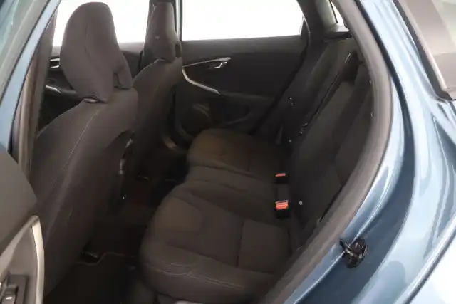 Sininen Viistoperä, Volvo V40 – LLO-984