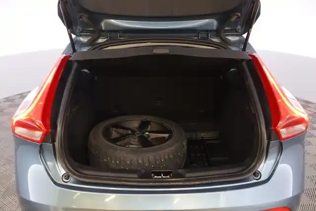 Sininen Viistoperä, Volvo V40 – LLO-984