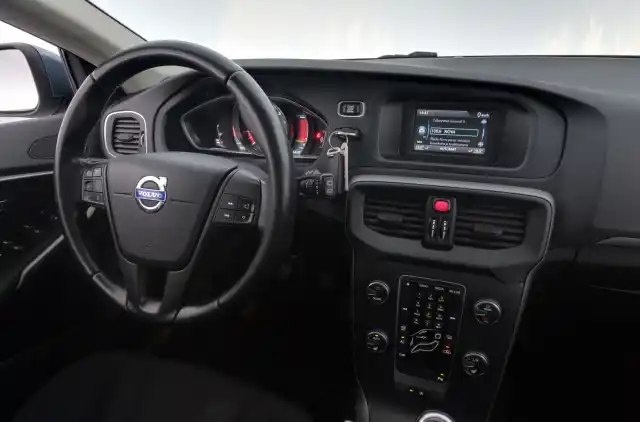Sininen Viistoperä, Volvo V40 – LLO-984