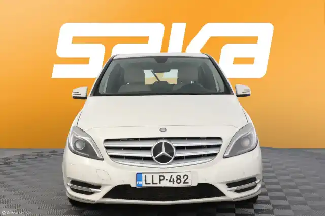 Valkoinen Tila-auto, Mercedes-Benz B – LLP-482