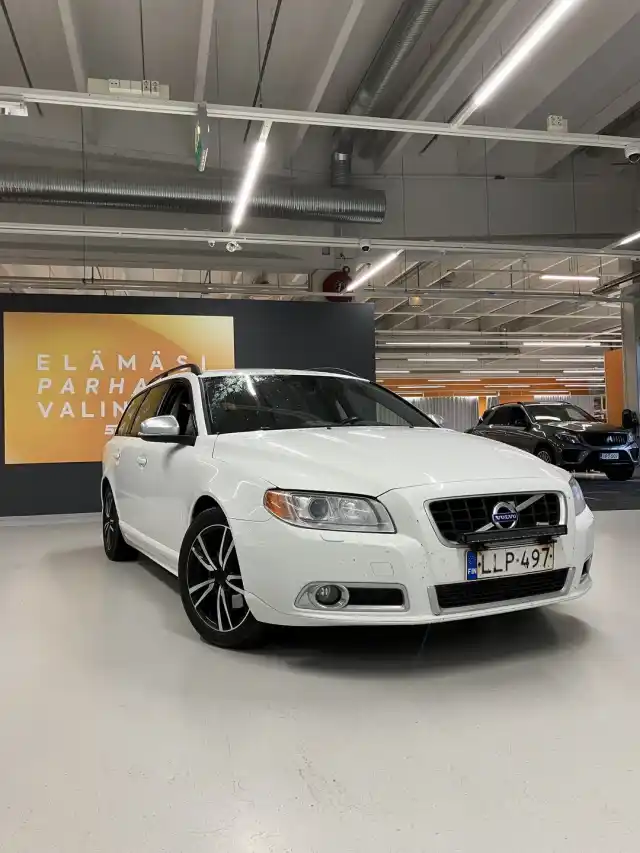 Valkoinen Farmari, Volvo V70 – LLP-497