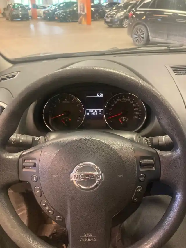 Harmaa Maastoauto, Nissan Qashqai – LLR-219