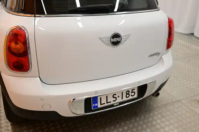 Valkoinen Maastoauto, MINI COOPER – LLS-185