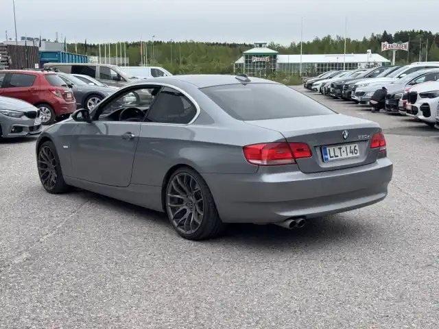 Harmaa Coupe, BMW 330 – LLT-146