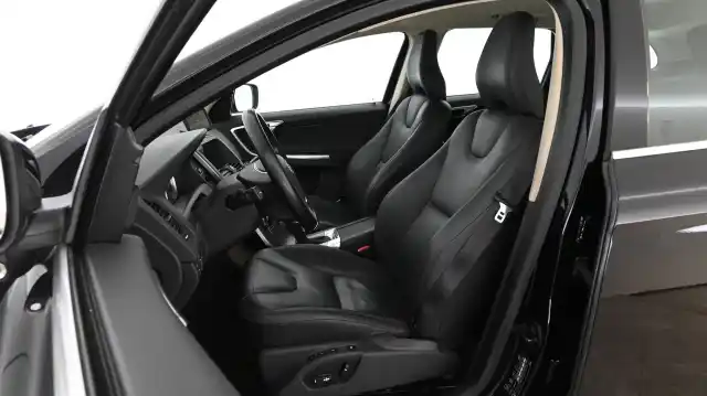 Musta Maastoauto, Volvo XC60 – LLT-480
