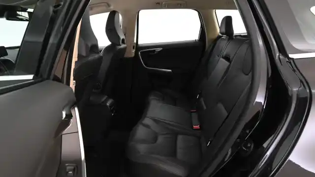 Musta Maastoauto, Volvo XC60 – LLT-480