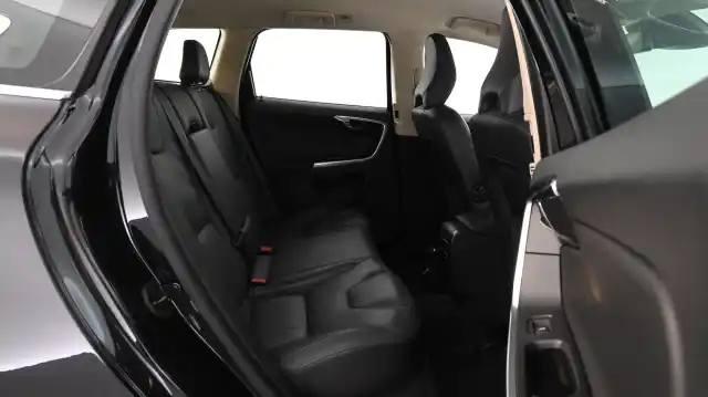 Musta Maastoauto, Volvo XC60 – LLT-480