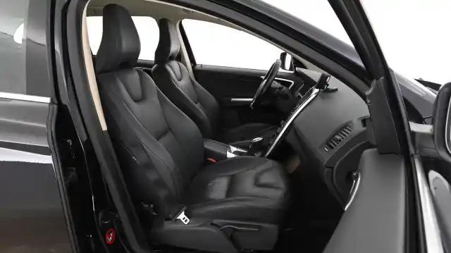 Musta Maastoauto, Volvo XC60 – LLT-480