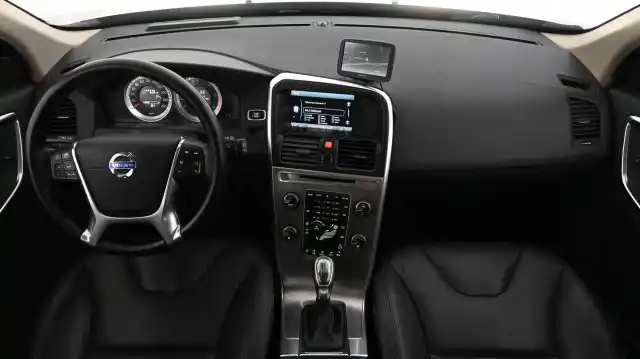 Musta Maastoauto, Volvo XC60 – LLT-480