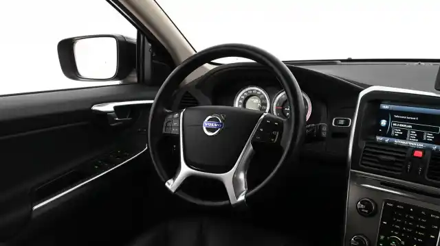 Musta Maastoauto, Volvo XC60 – LLT-480