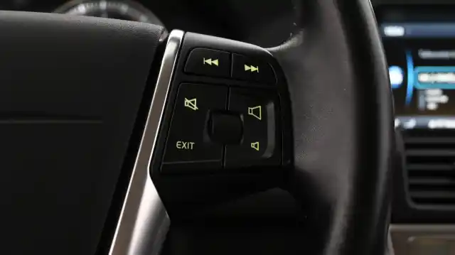 Musta Maastoauto, Volvo XC60 – LLT-480