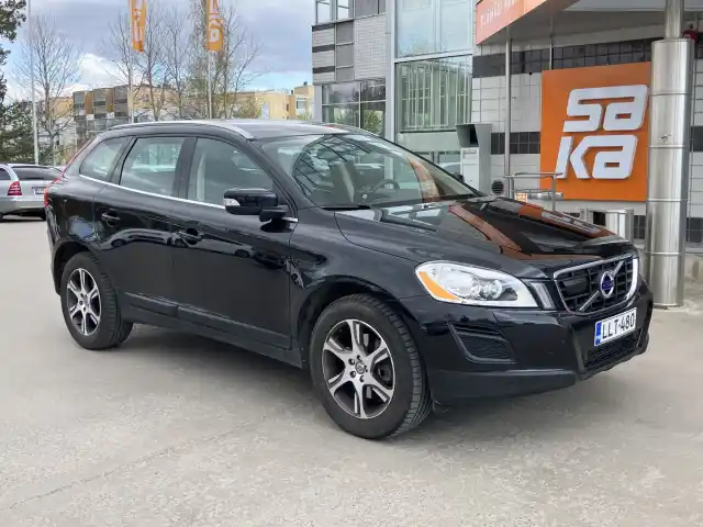 Musta Maastoauto, Volvo XC60 – LLT-480