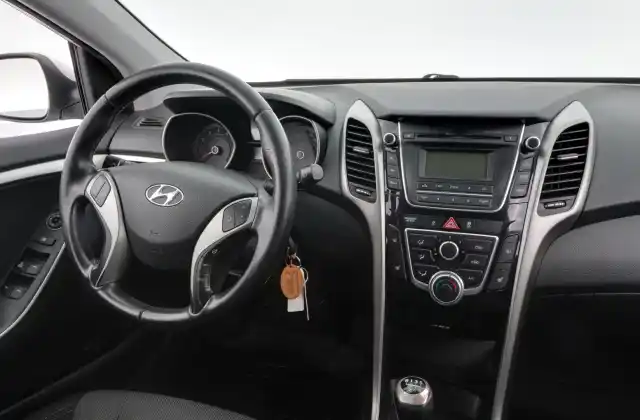 Valkoinen Farmari, Hyundai I30 – LLT-703