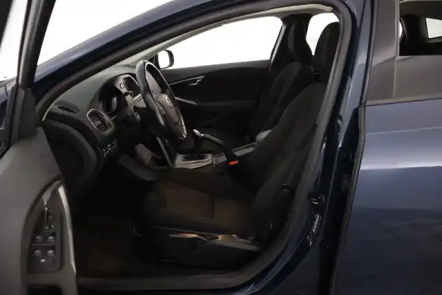 Sininen Viistoperä, Volvo V40 – LLT-749