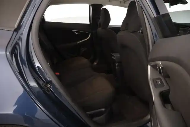 Sininen Viistoperä, Volvo V40 – LLT-749