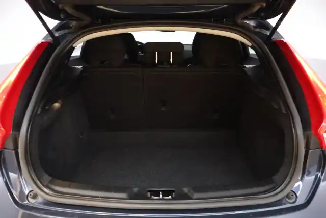 Sininen Viistoperä, Volvo V40 – LLT-749